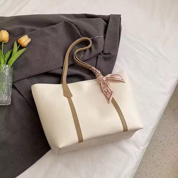 Rosa Vintage-Inspired Bag